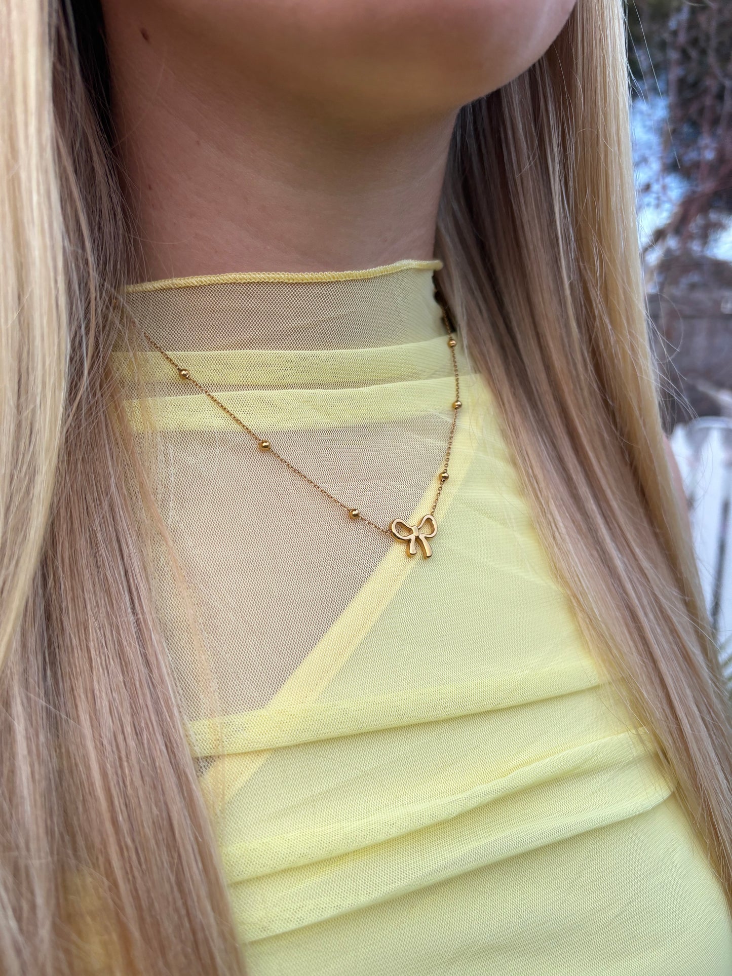 Delicate Bow Necklace Gold