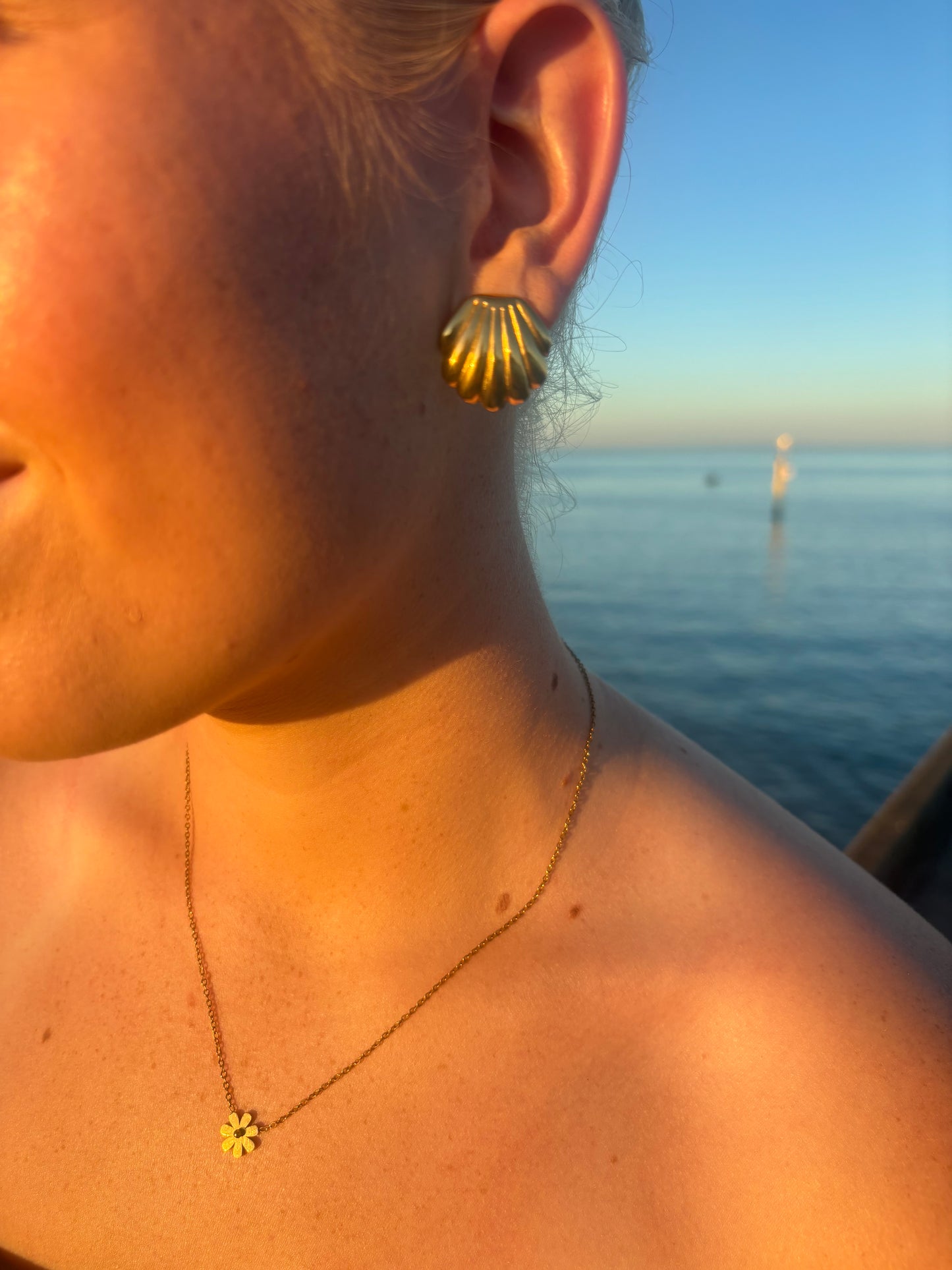 The Golden Daisy Necklace
