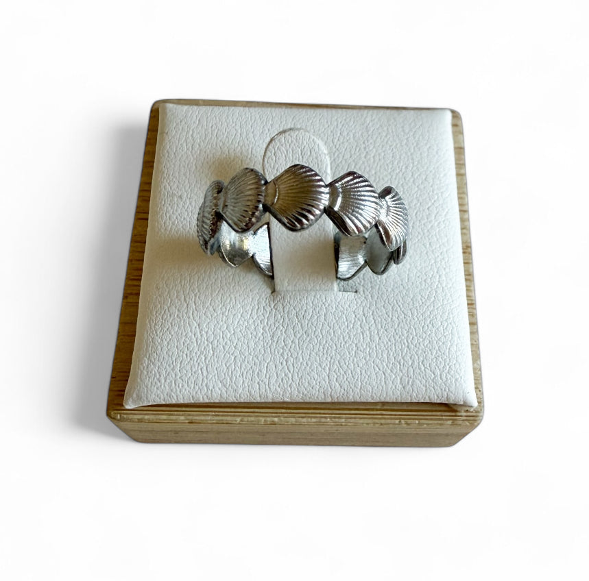 Shell Loop Ring
