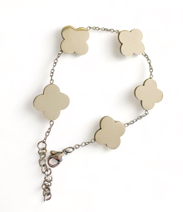 Solid Clover Bracelet