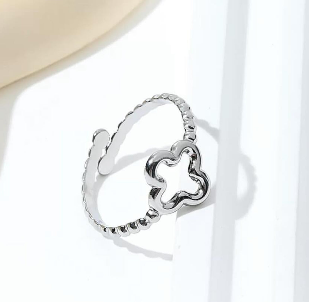 The Clover Ring