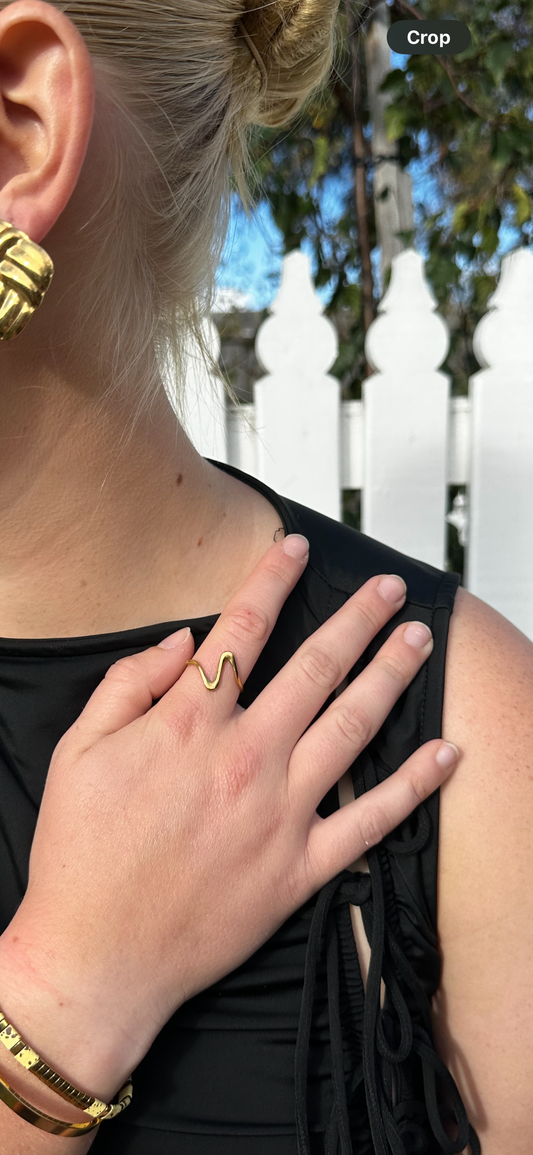 The S Ribbon Ring