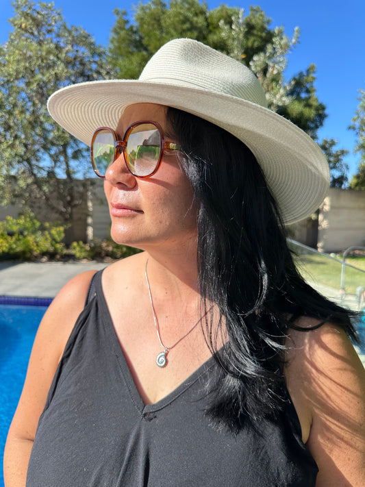 The Shell Pendant Necklace